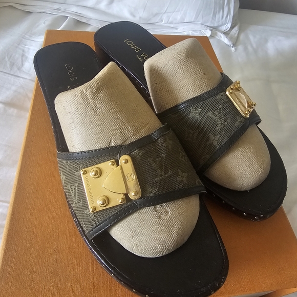 Authentic Louis vuitton clogs/ slides - Picture 9 of 11